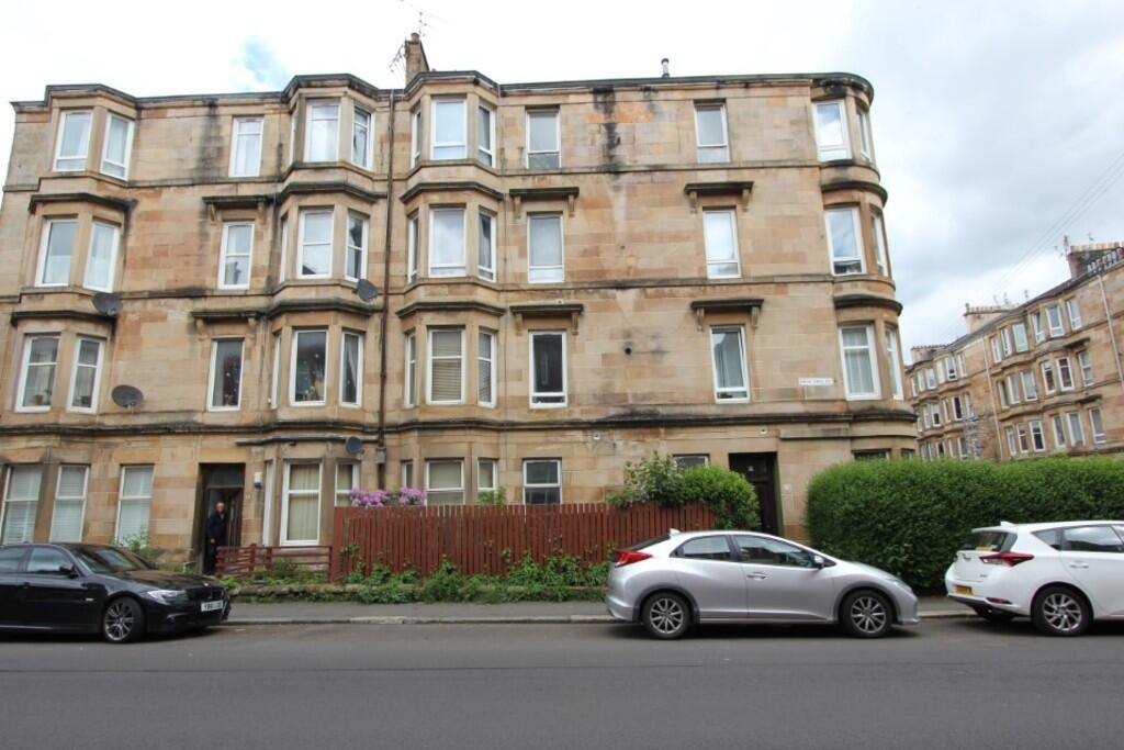 1-bed flat on 0/1, 179 Newlands Road, £65,000