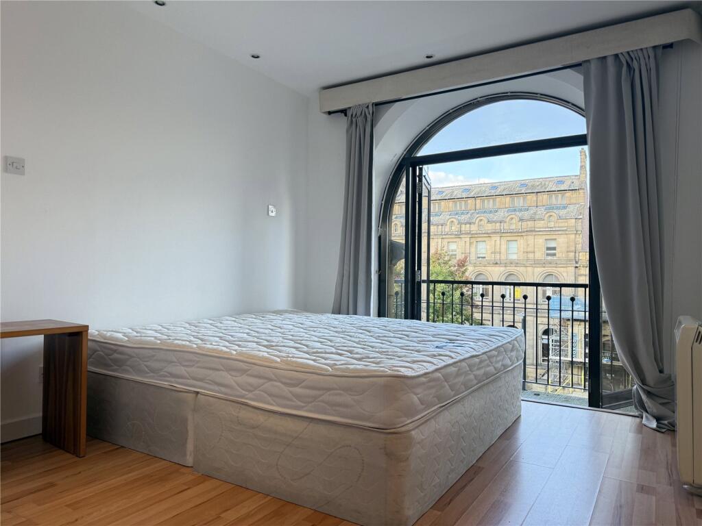 Apartment in Leeds - More