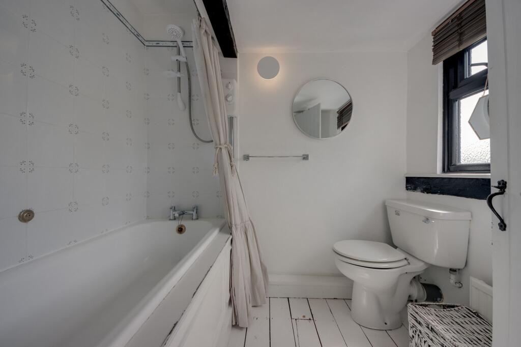 House in Three Rivers, Carpenders Park, Watford Rural - More