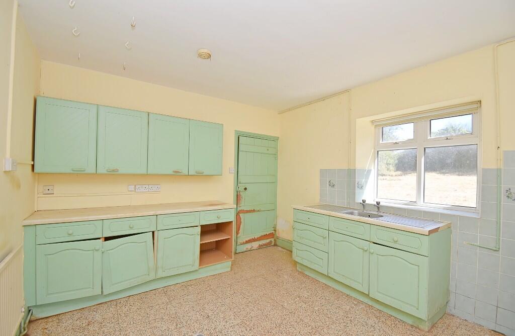 Court-Y-Gollen Farmhouse, Gwernesney, Monmouthshire - View 2