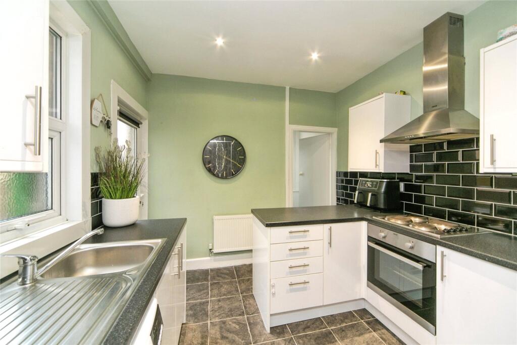 Eaton Avenue, Old Colwyn, Colwyn Bay, Conwy, LL29 photo 3