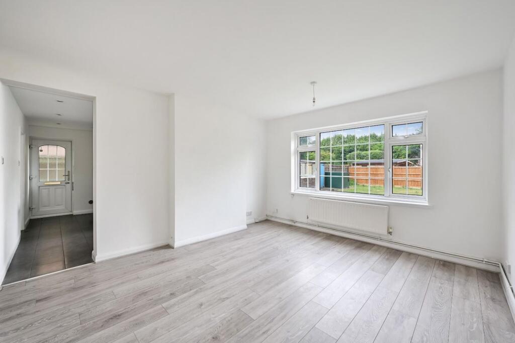 Apartment in Reigate and Banstead, Banstead - More