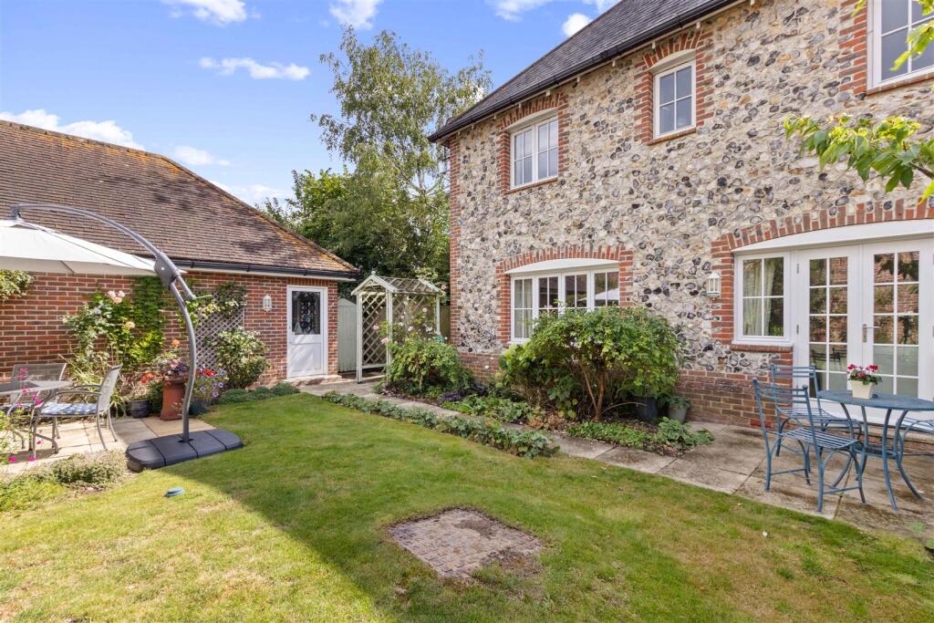 Wealden Drive, Westhampnett, Chichester photo 3