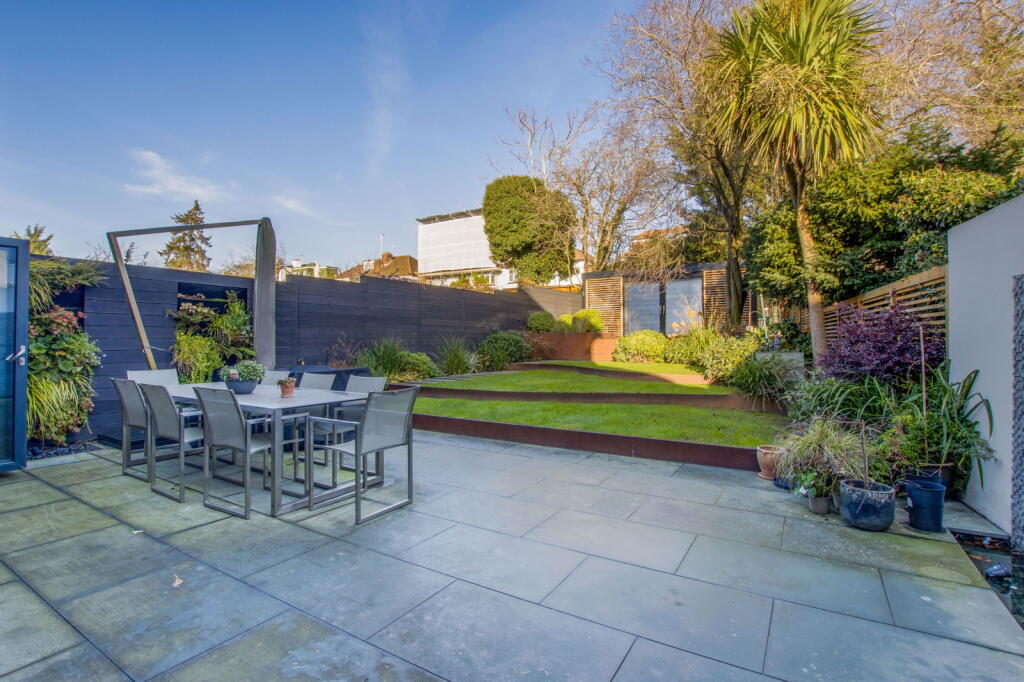Abbots Gardens, N2 photo 3
