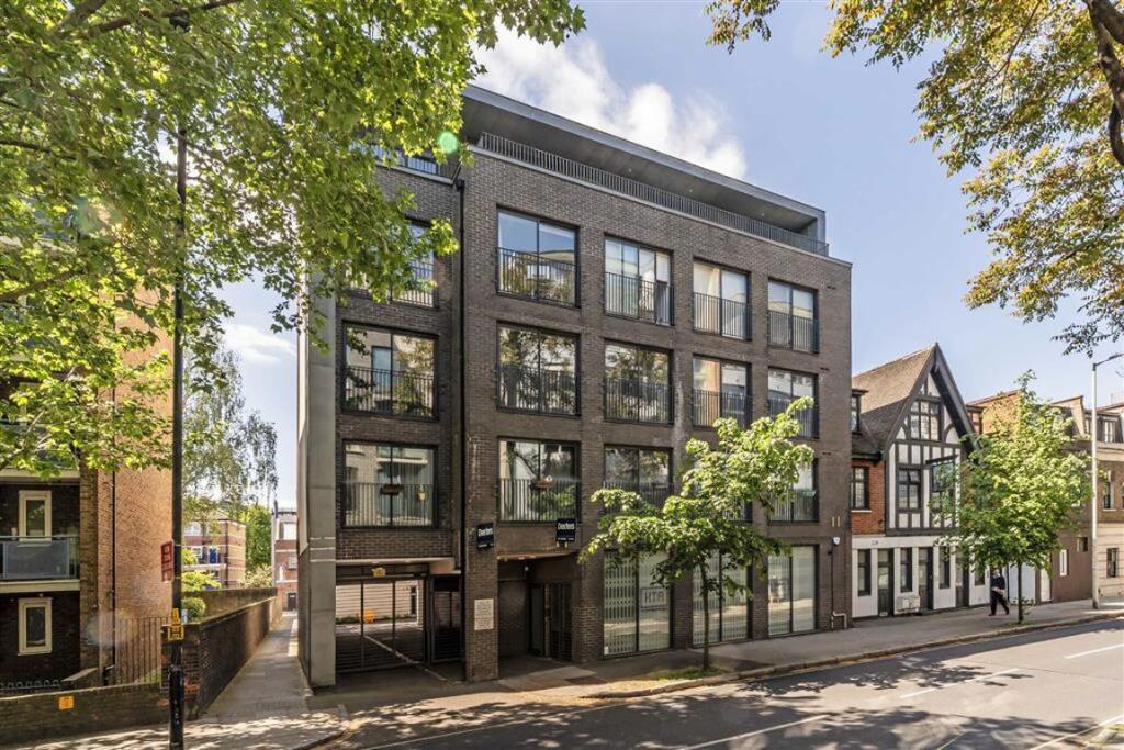 1-bed flat on Long Lane, London Bridge, £500,000