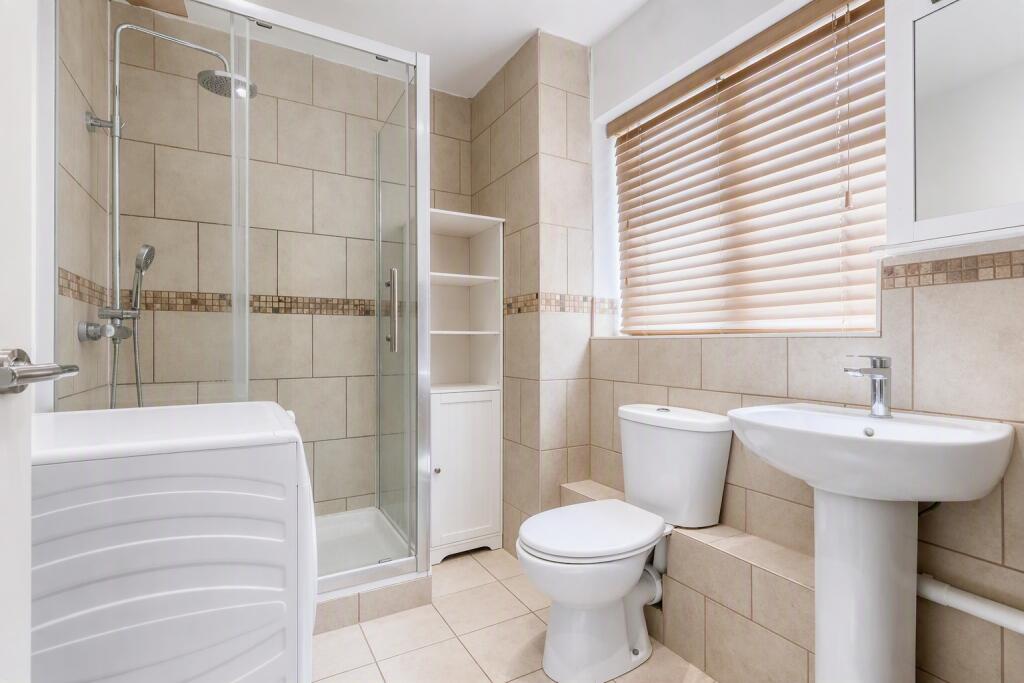 House in High Wycombe, Sands - More