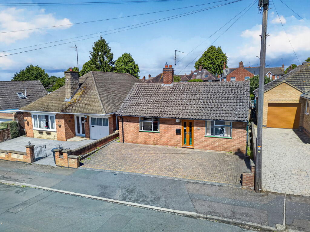House in Kettering, Brambleside - View 2