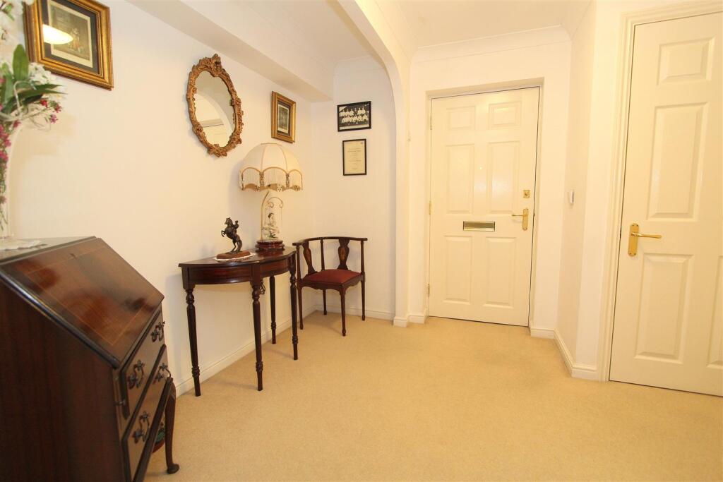 Calverley Court, Kingston Road, Epsom photo 4