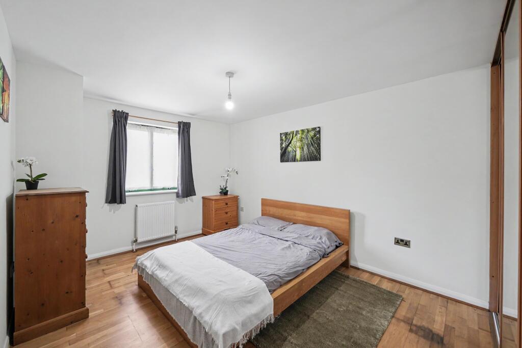 Apartment in Southall - More