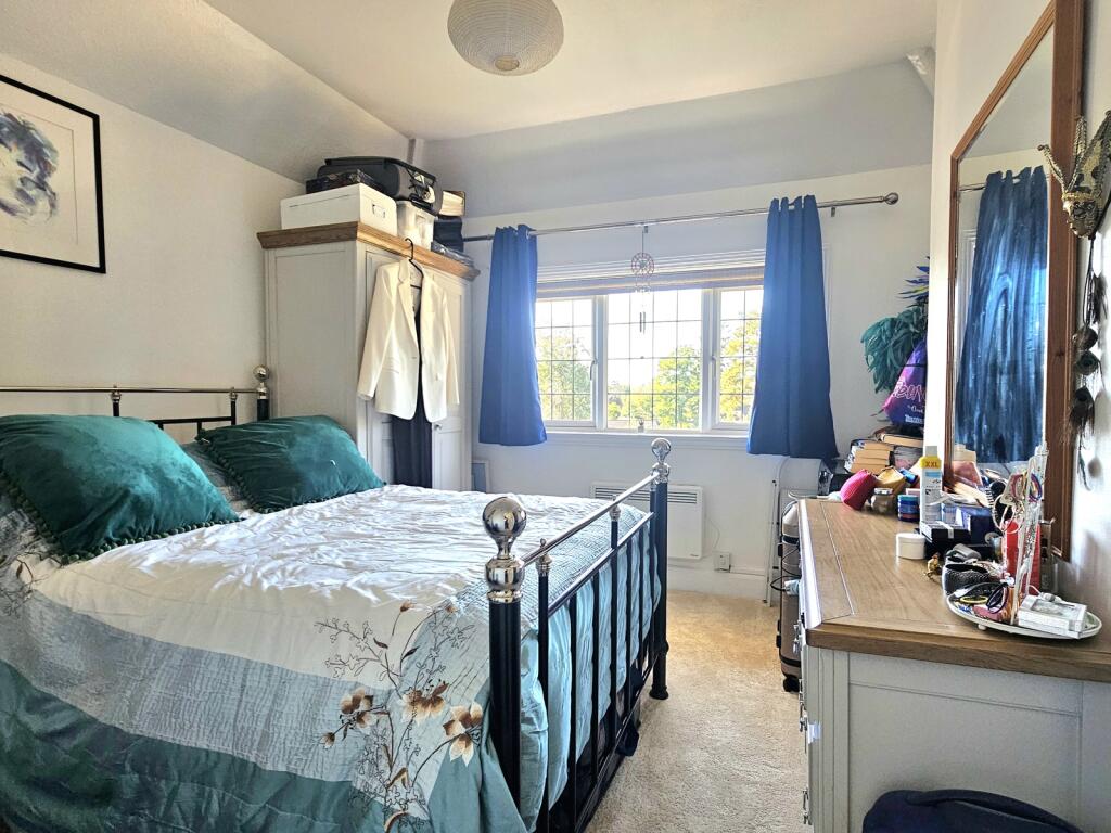 Apartment in Woking, Maybury, Sheerwater - View 4