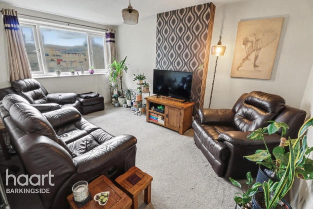 Apartment in Epping Forest, Chigwell - View 2