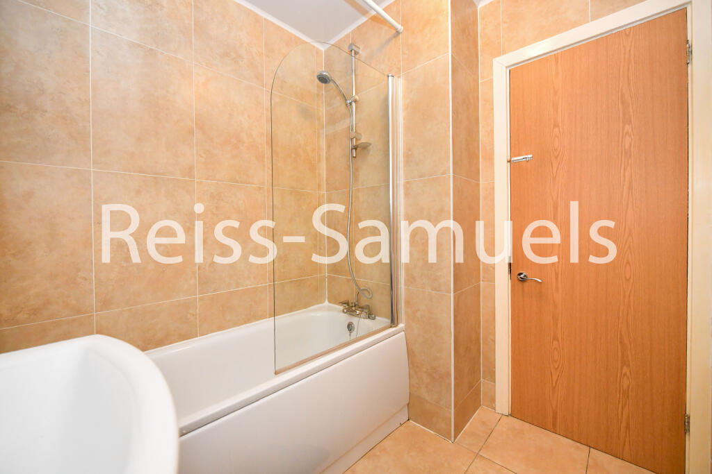 6 bedroom town house for rent