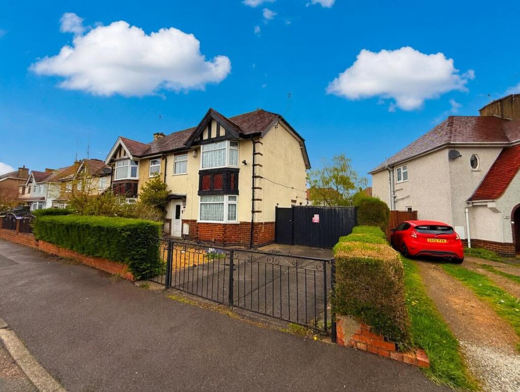 Main image of property: 2 Lawrence Avenue, Kirkby-in-Ashfield, Nottinghamshire, NG17