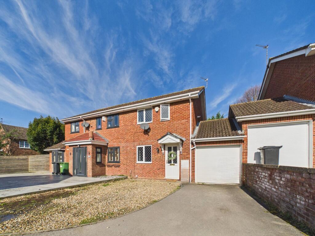 Main image of property: Calshot Place, Calcot, Reading, RG31