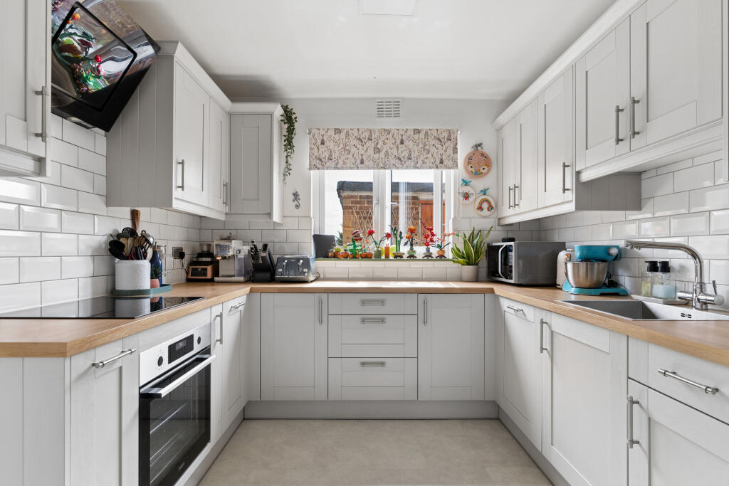 3-bed terraced on Meadow Way, Stevenage, Hertfordshire, £325,000