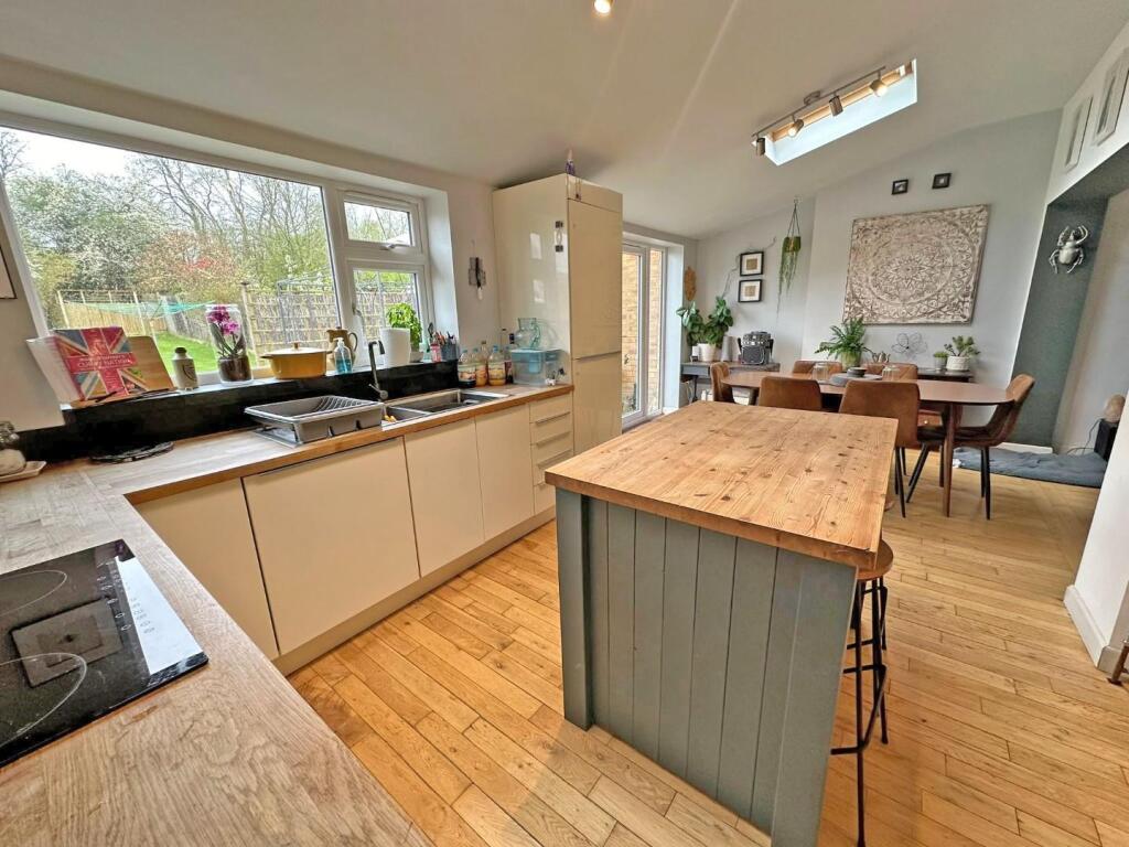 Brackendale Drive, Barby, Rugby - More
