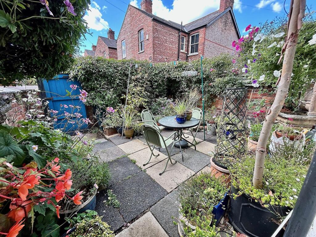 House in Manchester, Chorlton-cum-Hardy - View 4