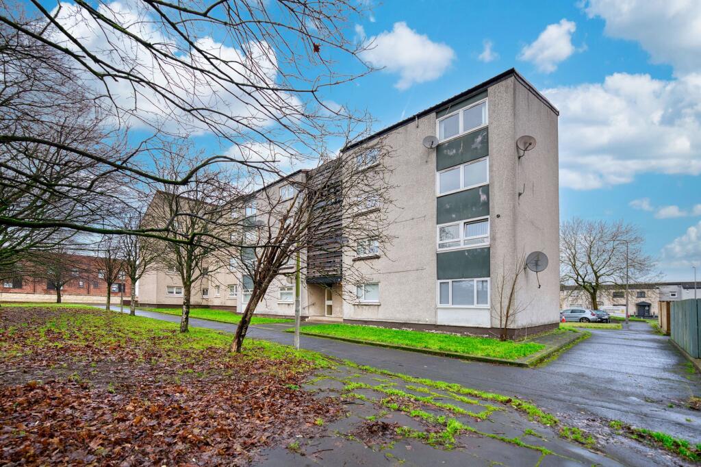 Main image of property: 32 MacLean Square, Flat 2/2, Kinning Park, Glasgow, G51 1TJ