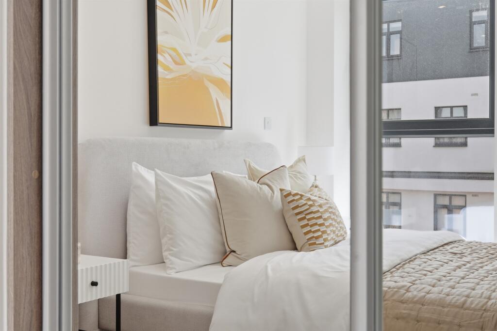 Apartment in Aylesbury, Elmhurst - More