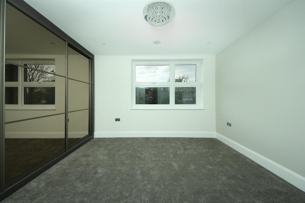4 bedroom semi-detached house for rent