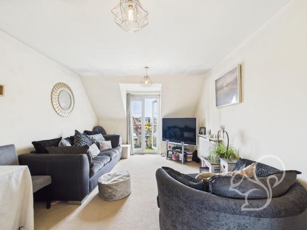 2-bed flat on Hooper Avenue, Colchester, CO2, £170,000