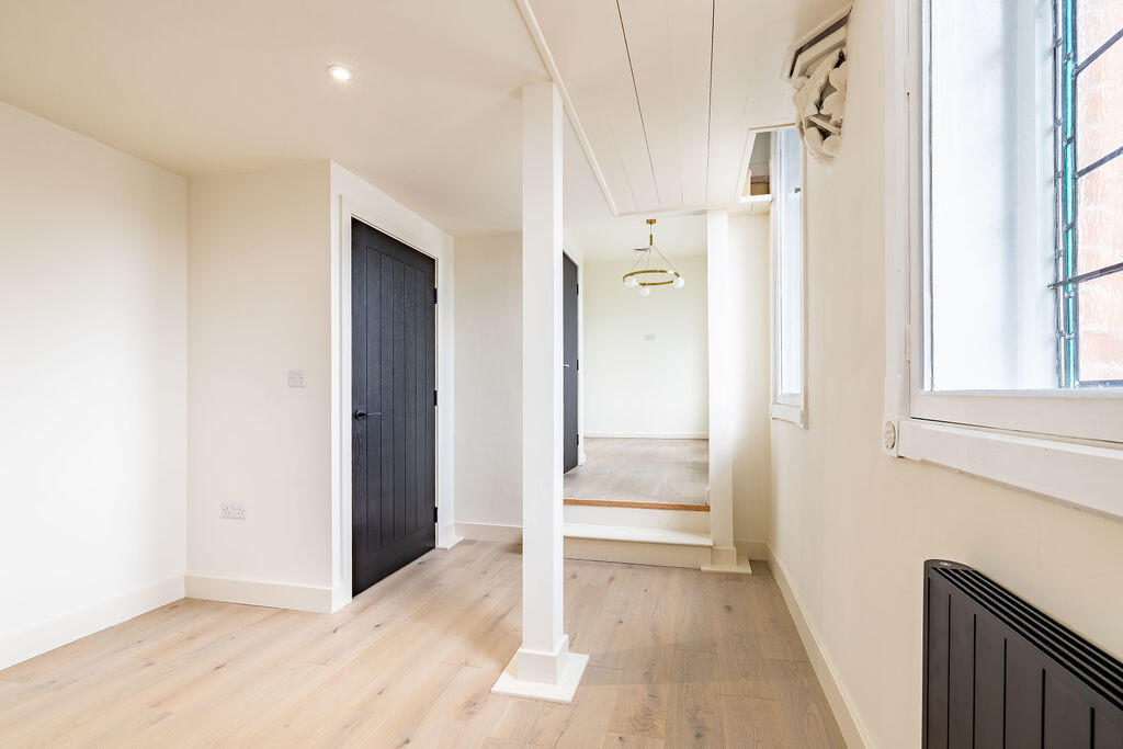 Apartment in Chester - View 5