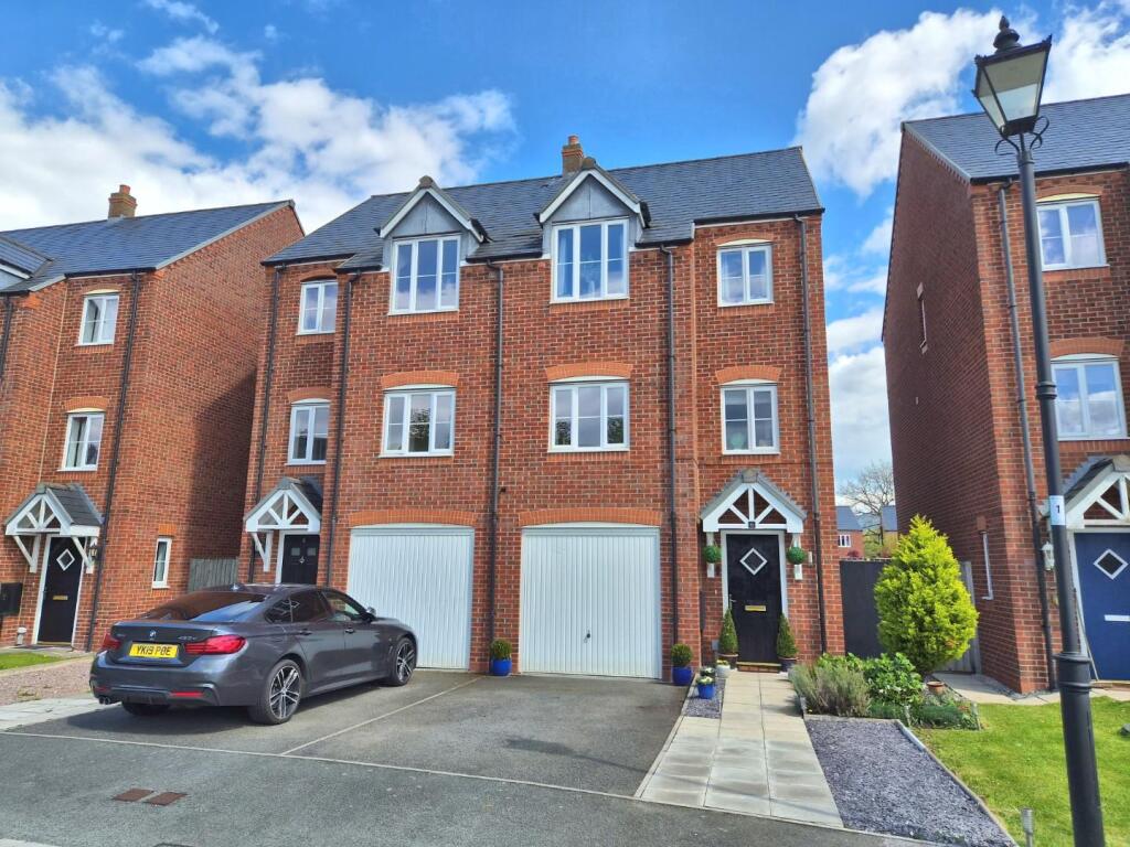 4-bed semi-detached on Stryd Barcud, Ruthin, £250,000