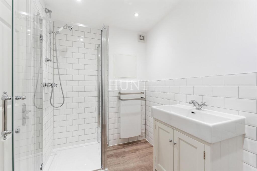 House in London - View 5