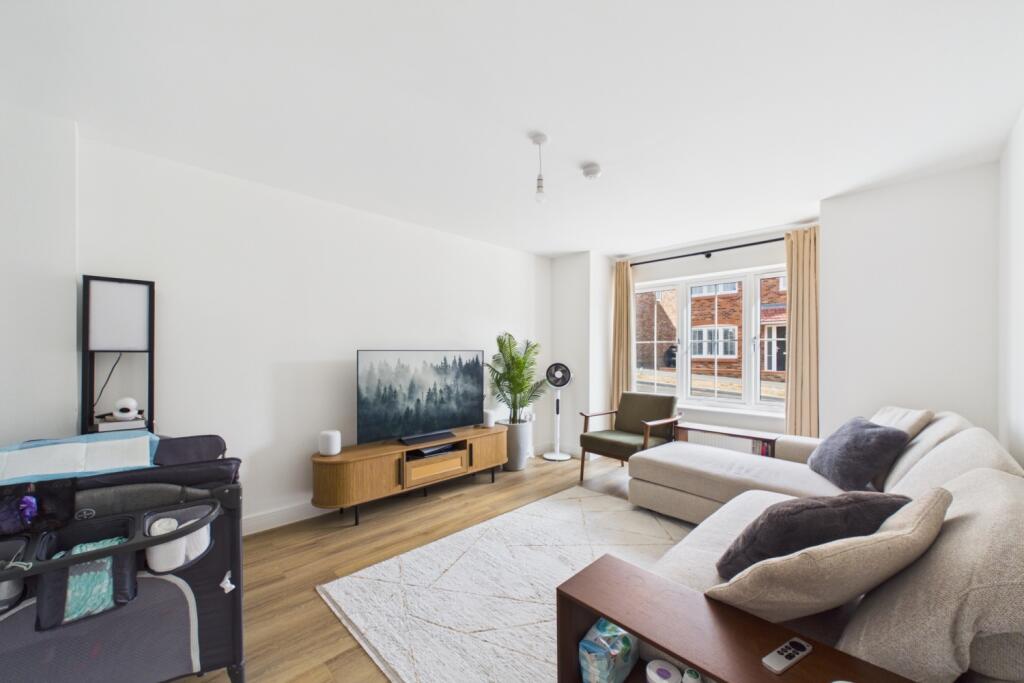 House in Luton, Leighton-Linslade - More