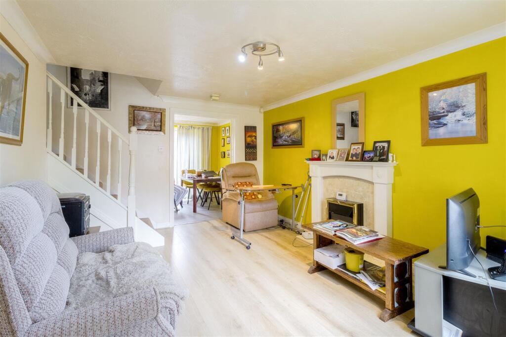 Sandringham Close, Wellingborough photo 3