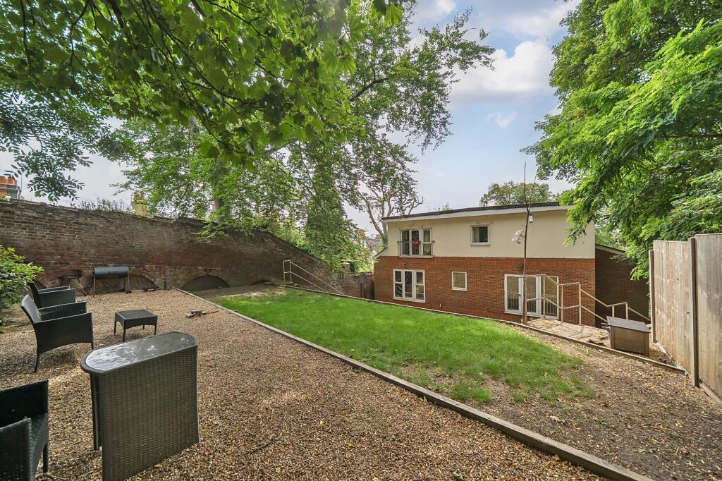 Main image of property: Archway Road, London, N19