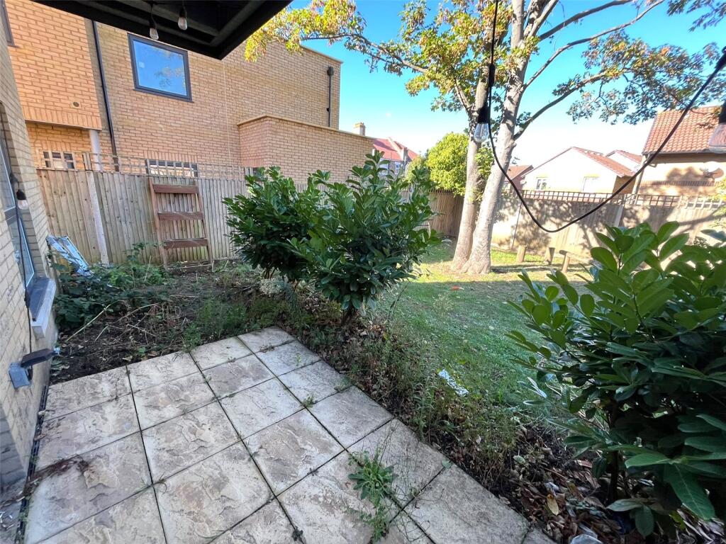 Dickenson's Place, South Norwood, London, SE25 photo 3