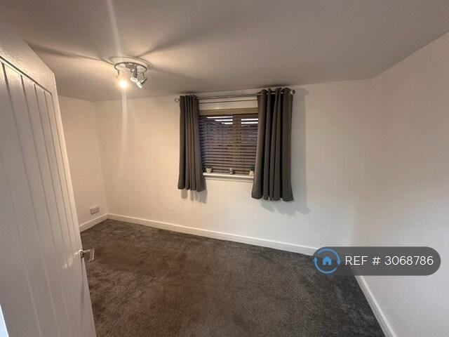 Apartment in Coatbridge, Kirkshaws - More