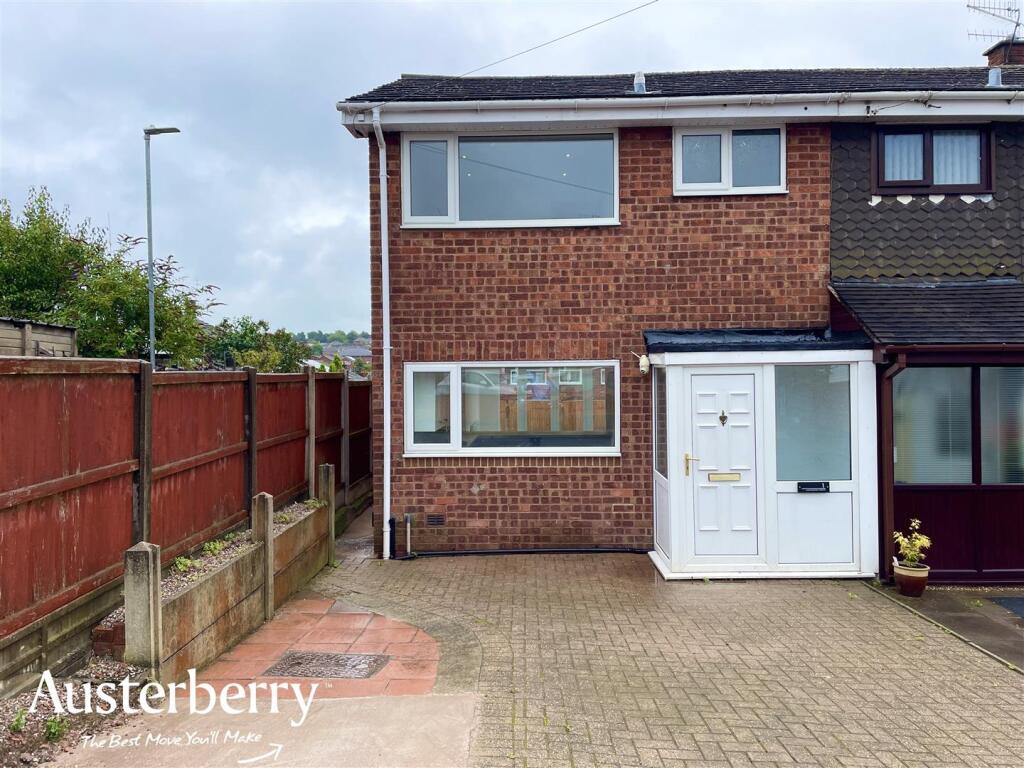House in Stoke-on-Trent - View 4
