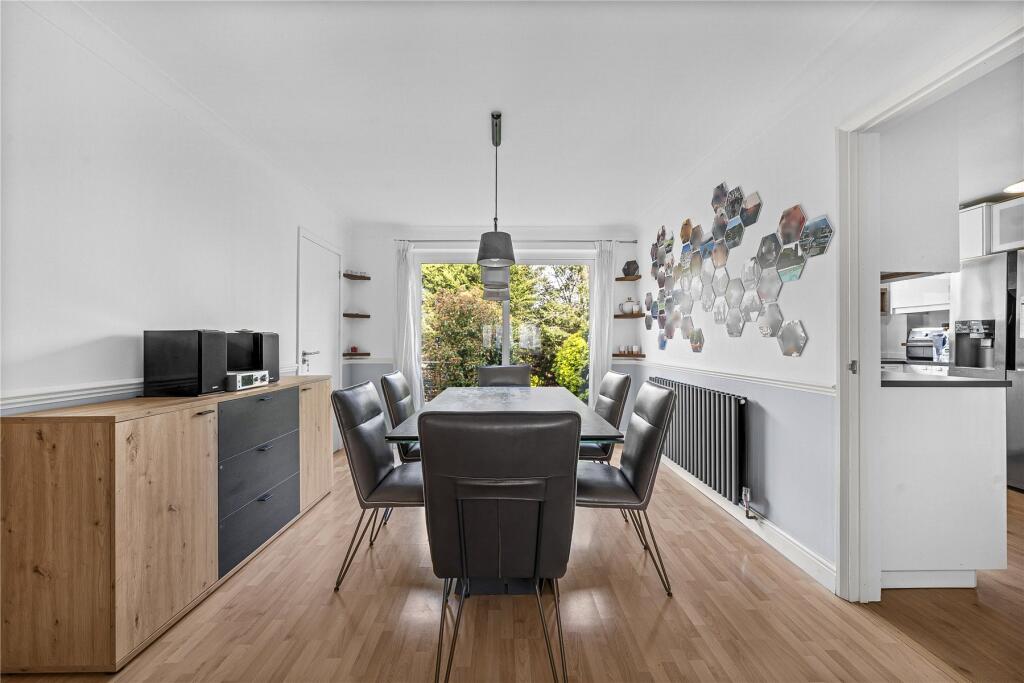 House in Woking, Knaphill - View 4