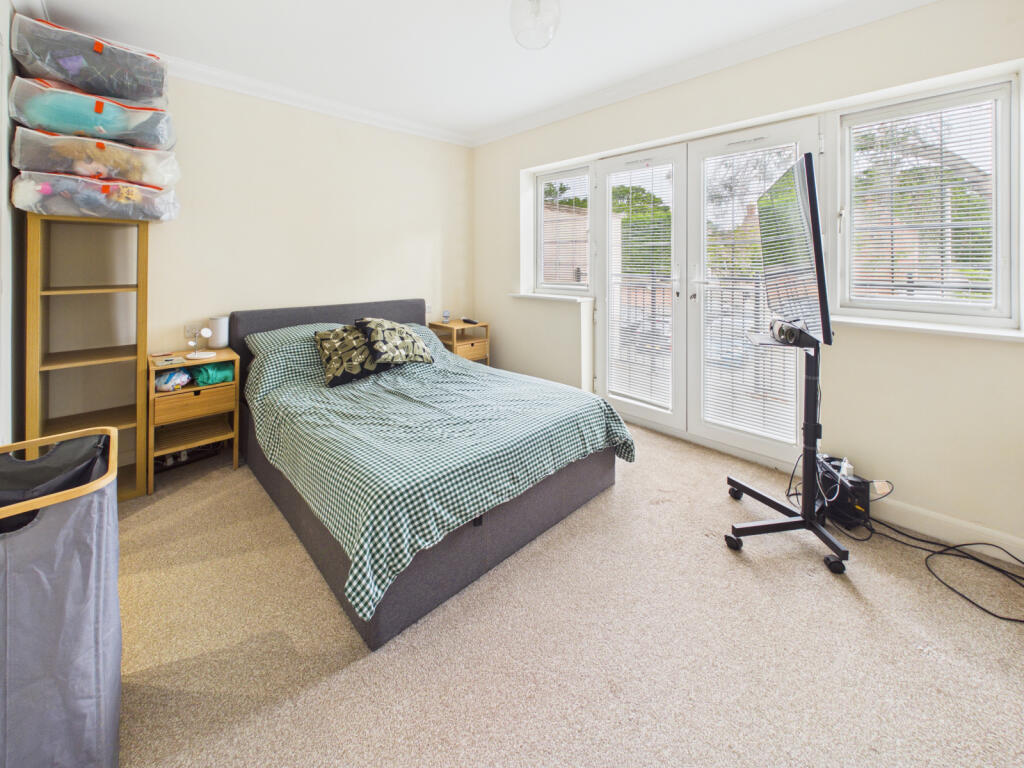 Apartment in Southampton - View 5