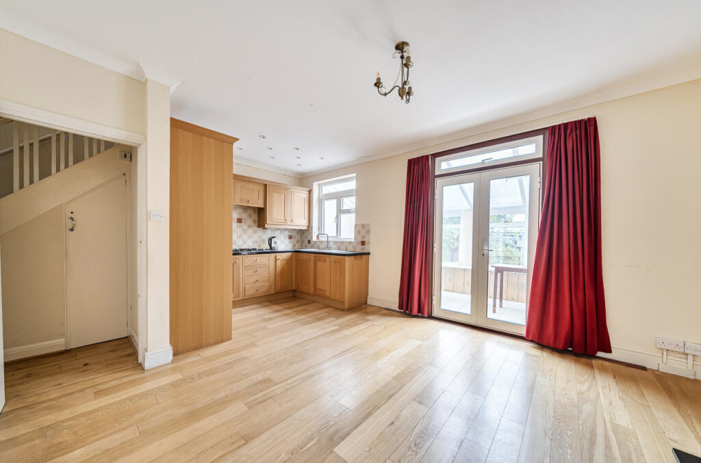 House in Croydon - More