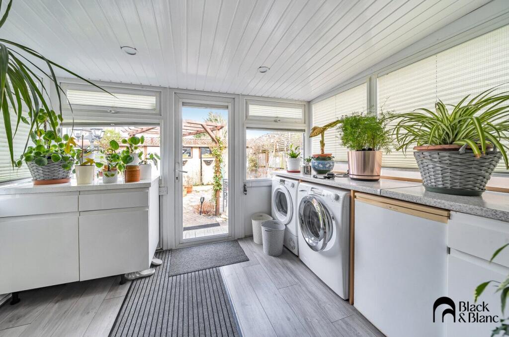 House in Croydon, Woodside - More