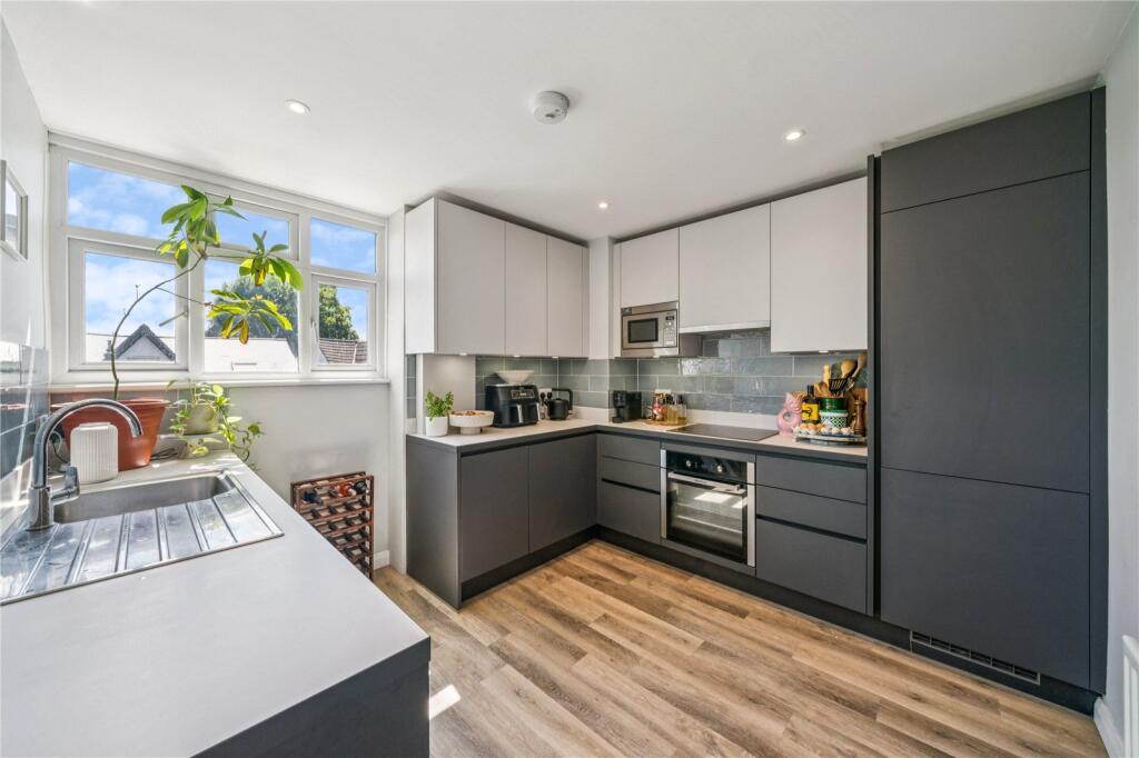 Apartment in Twickenham - View 5
