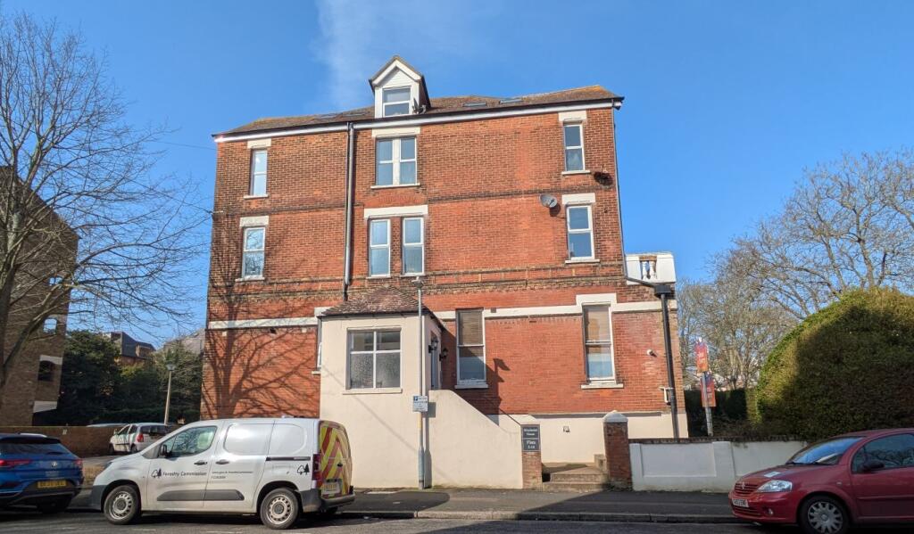 Main image of property: Flat 12 Winchester House, 23-25 Earls Avenue, Folkestone, Kent, CT20 2HF