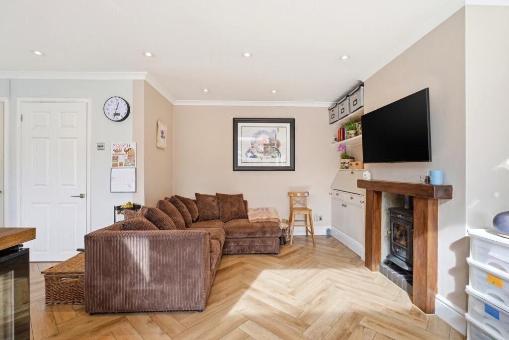 House in Hatfield, Nast Hyde - More
