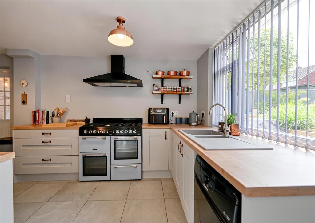 18 Foster Road, Bridgnorth photo 3