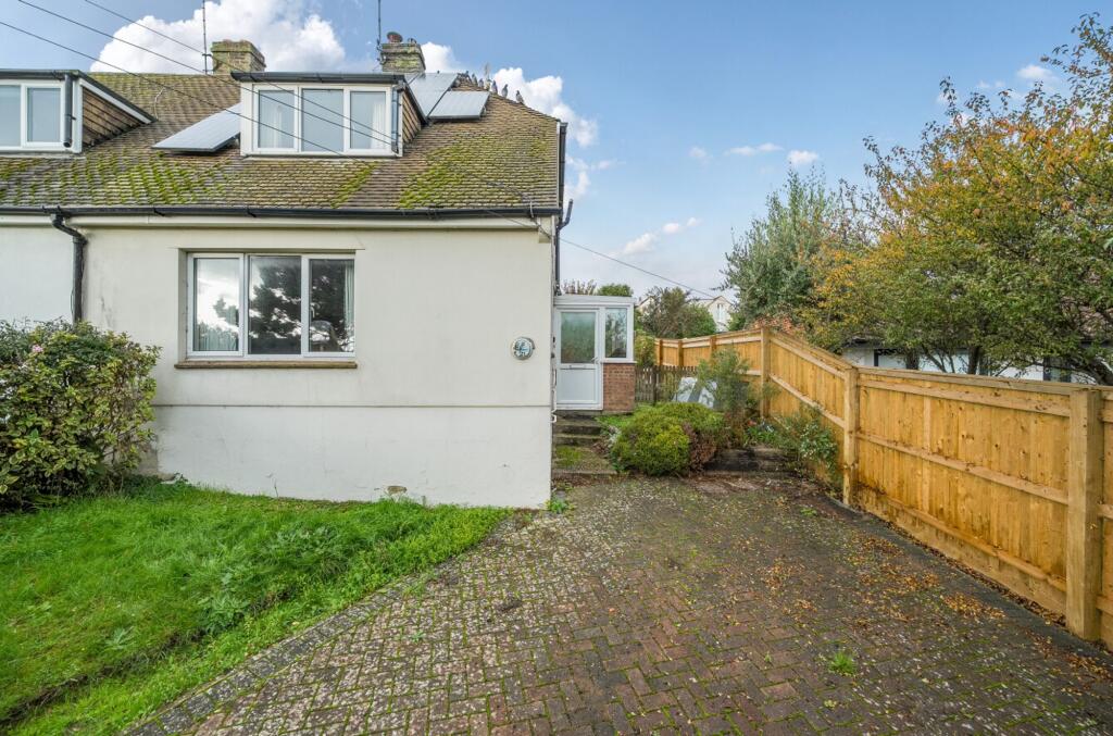 2-bed semi-detached on Quarry Walk, Hythe, CT21, £365,000