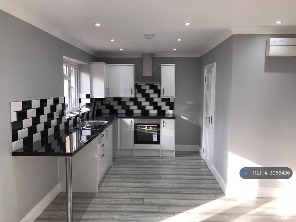 Main image of property: Hawthorne Crescent, Slough, SL1
