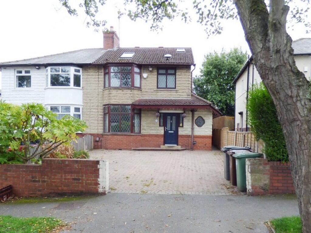 Main image of property: Armley Grange Avenue, Leeds, West Yorkshire, LS12