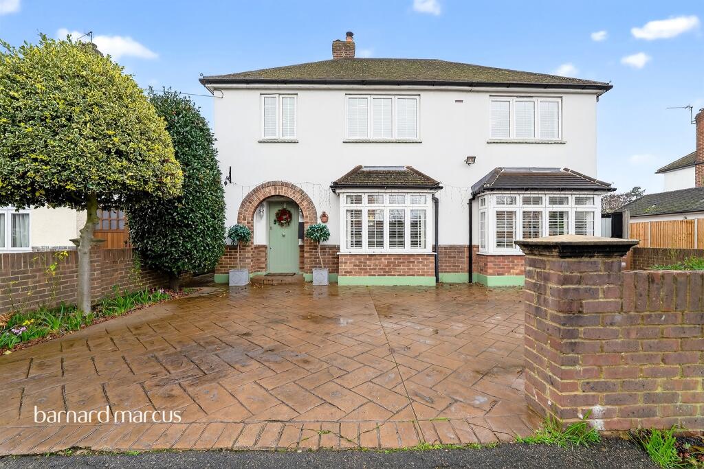 5-bed detached on Fontmell Park, Ashford, £850,000