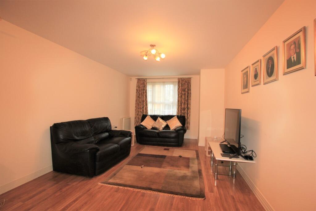Apartment in Watford - View 5