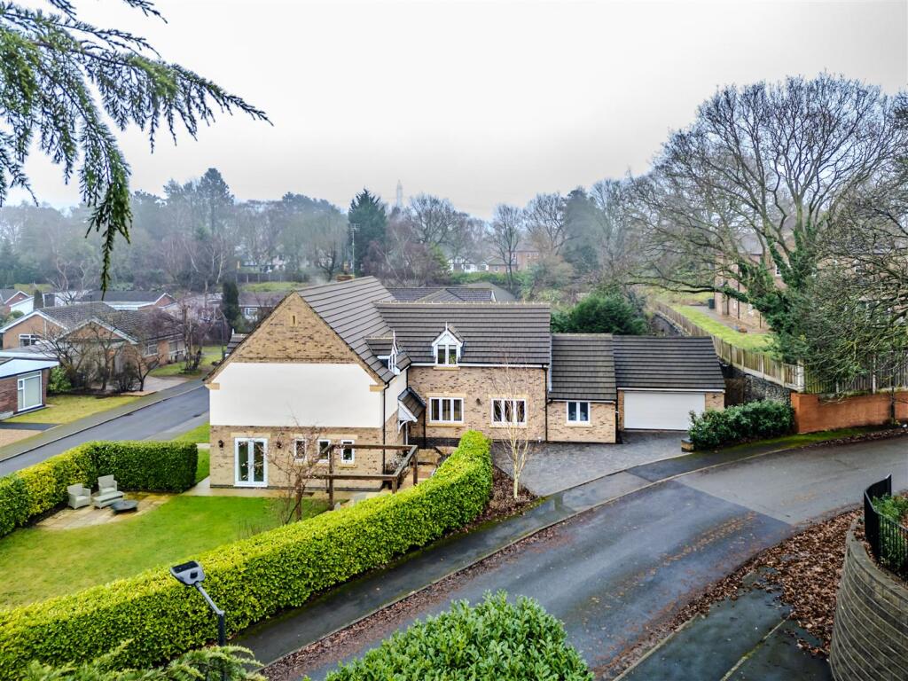 6-bed detached on Birchwood Dell, Doncaster, £650,000