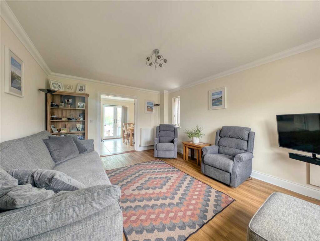 Weir House, Robinson Road, Brightlingsea photo 4