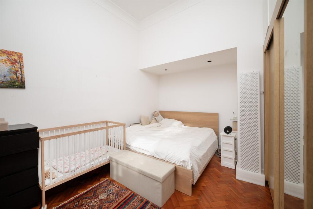 Apartment in London - More